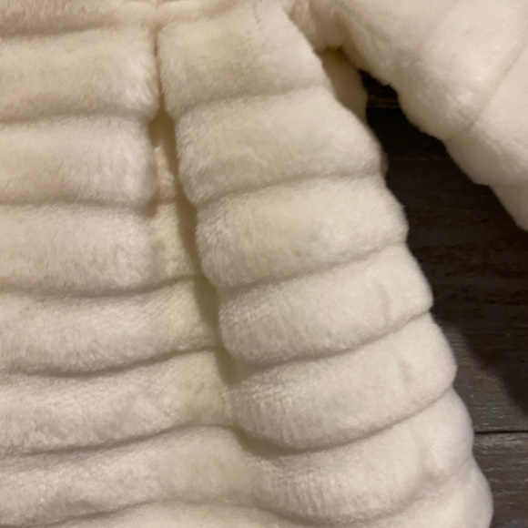 Gymboree faux fur cream lined coat 12-18 months - Picture 3 of 4